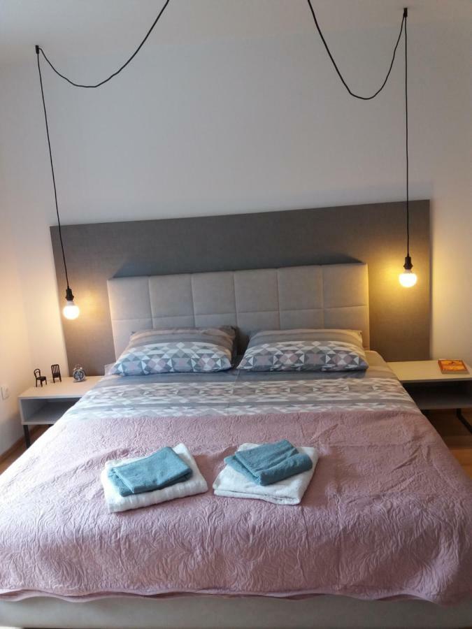 Lola App In City Center, 4+1 Pax Pula Ngoại thất bức ảnh